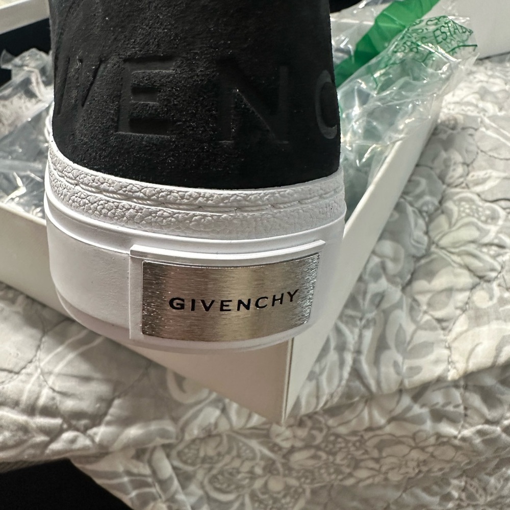 Givenchy Monochrome Sneakers with Silver Accent - Picture 2 of 10